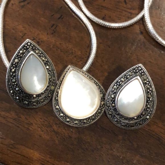 Vintage Marcasite Mother of Pearl Sterling Silver Teardrop Necklace - Picture 12 of 13